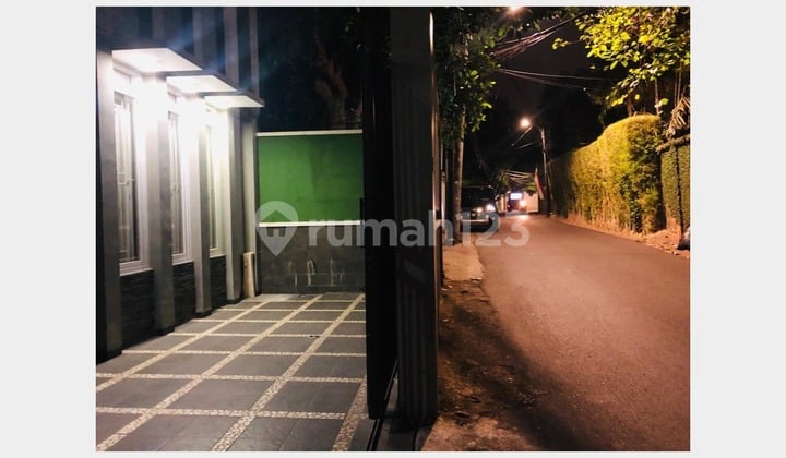 Di Sewakan Rumah 2Lantai bisa untuk Kantor,Kemang Jakartaselatan.