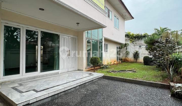 Rumah 2 lantai dalam komplek SHM jalan kenanga Jakarta Selatan