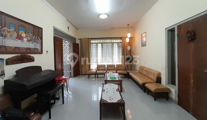 Dijual Cepat Rumah Bonus Bengkel Di Area Komersil Cawang Jakarta Timur