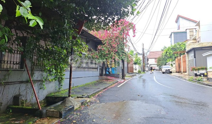FOR SALE CHEAP HOUSE LAND ONLY CALCULATION IN TOMANG, WEST JAKARTA