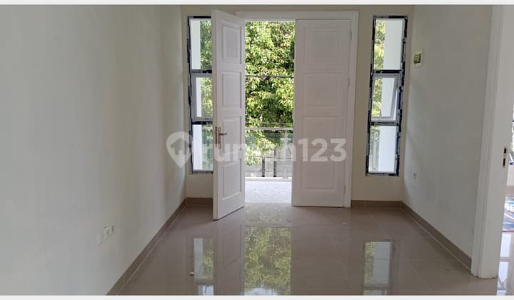 Rumah Baru 2 Lantai Posisi Di Hook Dalam Komplek Cinere ,Depok