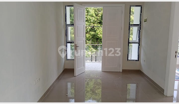 Rumah Baru 2 Lantai Posisi Di Hook Dalam Komplek Cinere ,Depok