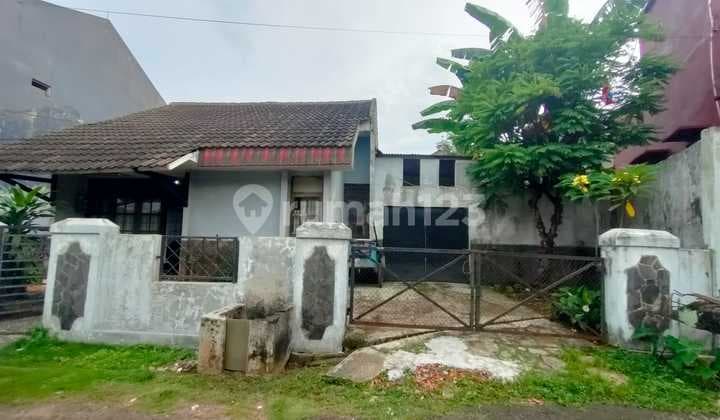 Rumah Dalam Komplek Dengan Tanah Yang Luas Dekat Dengan Fasilitas Umum