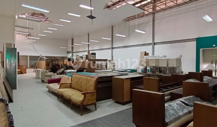 Gedung 3 Lantai Dijual Murah di Bawah Njop Lokasi Strategis di Jalan Raya Pasar Minggu Jakarta Selatan