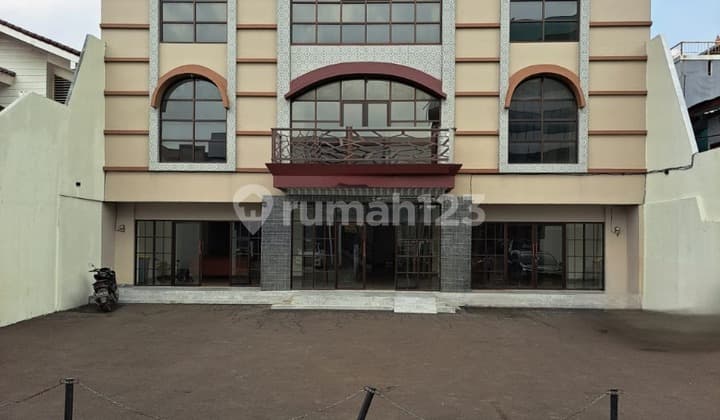 2 Ruko Gandeng di Jakarta Selatan Dengan Konsep Minimalis