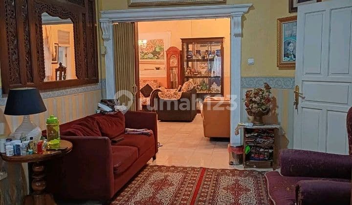 Dijual Rumah di Kebayoran Lama Dekat Pusat Perbelanjaan