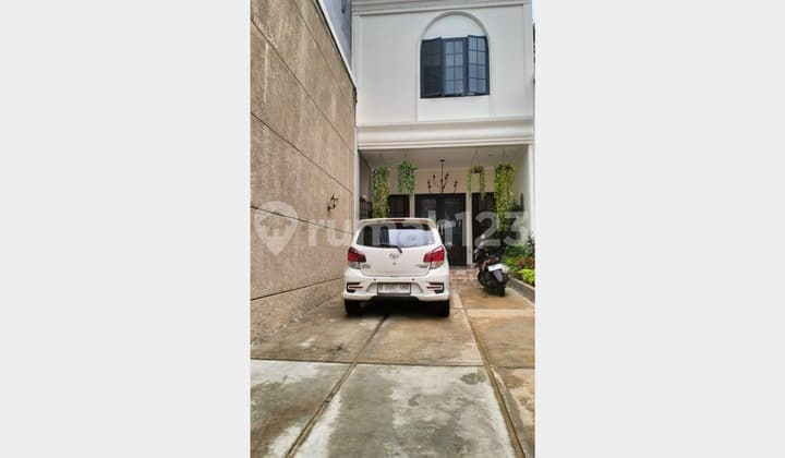 Rumah baru yang cantik siap huni di Ragunan Jakarta Selatan