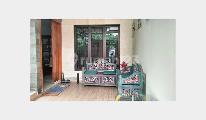 Two-story house in a serene housing complex near the toll gate.