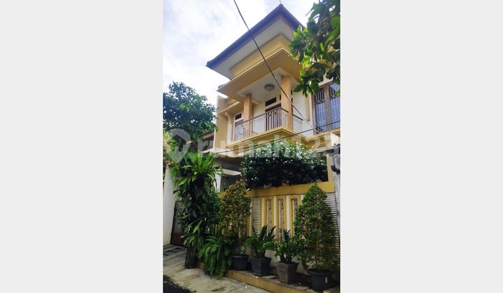 Rumah 3 Lantai Siap Huni Lokasi Strategis di Jakarta Selatan