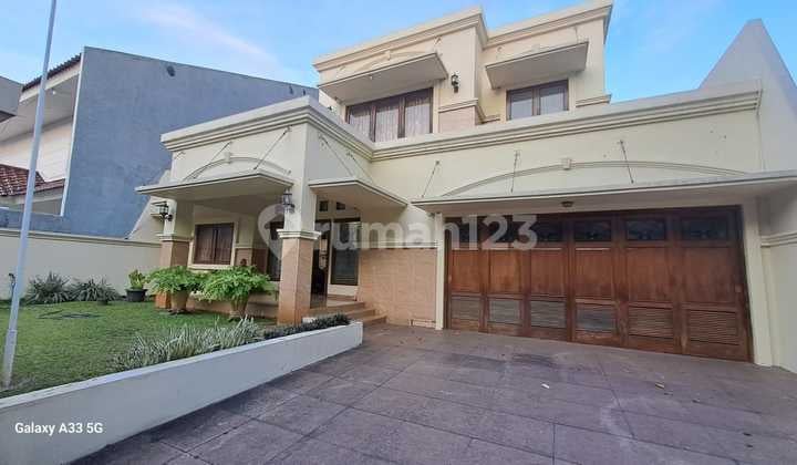 Rumah 2.5 Lantai Dalam Komplek Lokasi Sangat Strategis Dan Asri