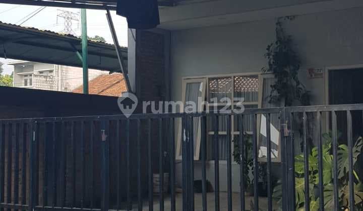 Rumah 2 Lantai dengan Arsitekstur Minimalis Siap Huni di Cinere
