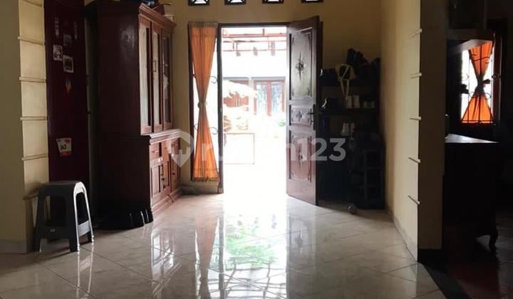 Disewakan Rumah Bagus Semi Furnished Dalam Komplek di Gandul