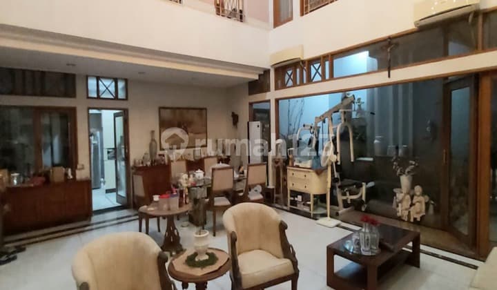 2-Story House in a Strategic Location