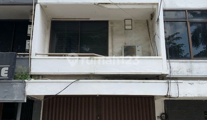 Rukan 3 Lantai Dilokasi Strategis Cocok Untuk Kantor. Bank. Restaurant