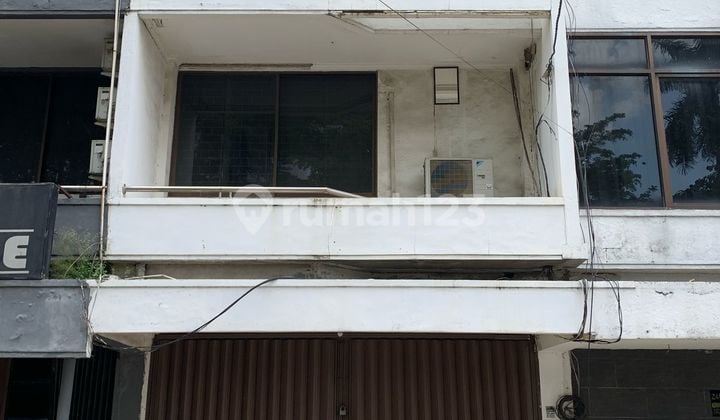 Rukan 3 Lantai Dilokasi Strategis Cocok Untuk Kantor. Bank. Restaurant