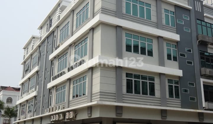 For Sale Toho Pik Hoek Row Shop Facing Northeast