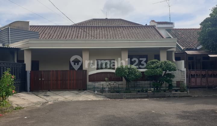 Beautiful Lucky House in Villa Melati Mas Tangerang