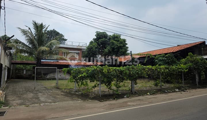 Rumah luas dan asri di jalan raya Aria Santika - Karawaci - Tangerang