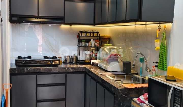 Dijual Rumah Semi Furnished di Tanjung Duren