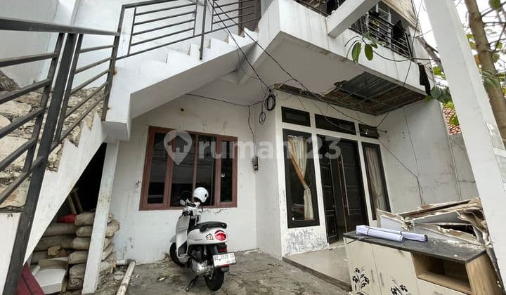 DIJUAL MURAH RUMAH HITUNG TANAH COCOK UNTUK KOS ATAU RUMAH TINGGAL DI JL KWENI RADIO DALAM JAKARTA SELATAN