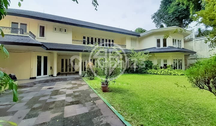 Dijual rumah klasik 2 lantai di Teuku Umar , SHM.Menteng. Jakpus.