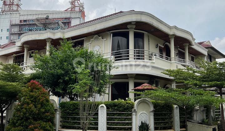 Dijual Rumah Hook Ada Private Pool di Perum Tanjung Barat Indah, Jaksel