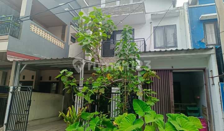 Dijual rumah 2 lantai dekat dengan AEON Mall. Lokasi di komplek Cakung Residence, Kayu Tinggi Jakarta Timur