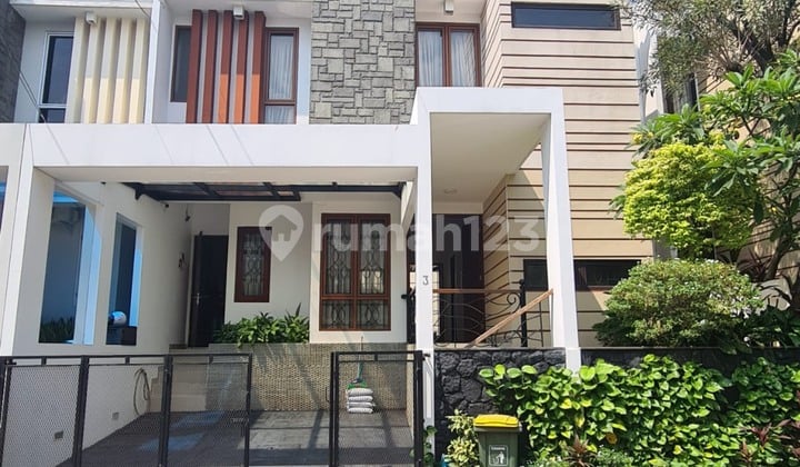 Dijual Town House ANTASARI 4+2 Kamar Tidur Bagus