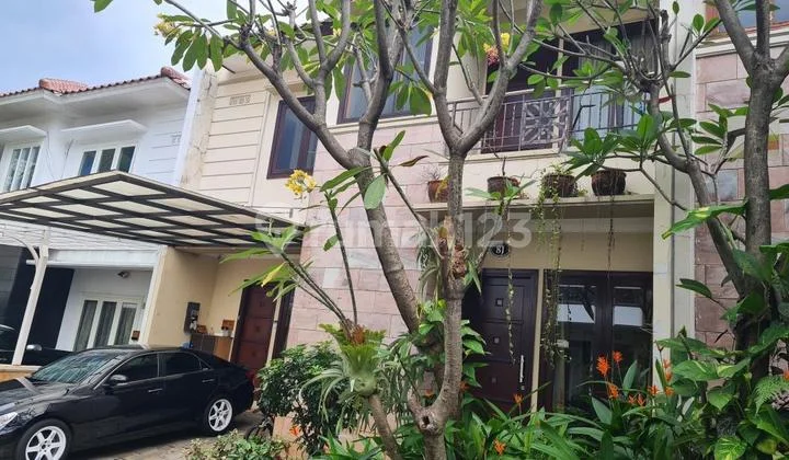 Townhouse Lokasi Sangat Tenang Bebas Banjir di Pejaten Barat With Pool Bagus