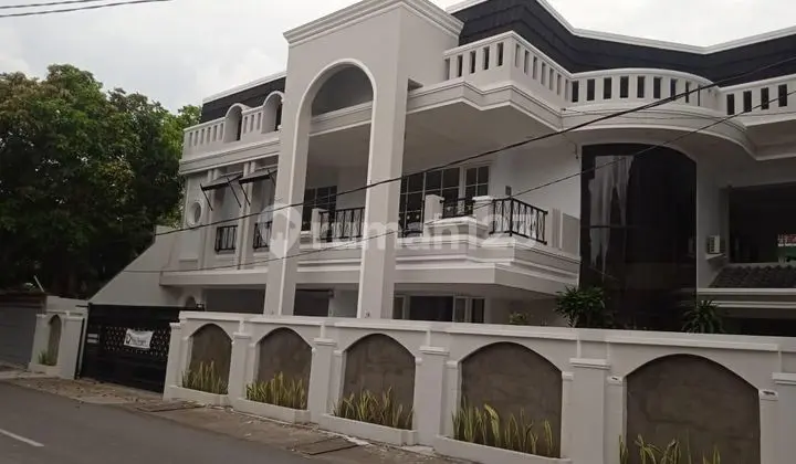 Rumah Mewah 2 Lantai di Gatot Subroto Denpasar