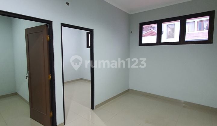 Disewakan Rumah 2 Lantai di Kelapagading