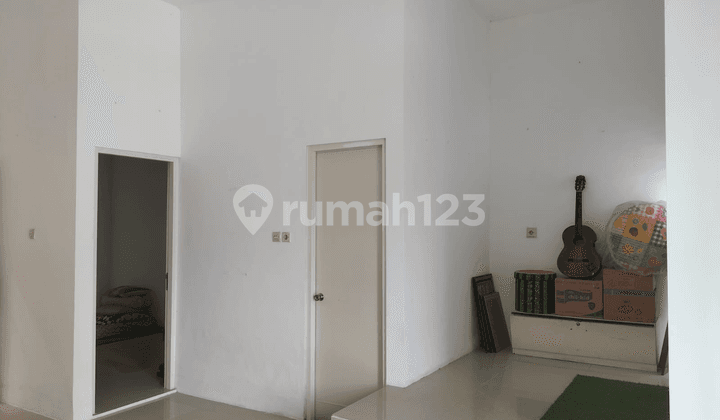 Rumah Butuh Minim Renovasi Unfurnished SHM Rungkut, Surabaya