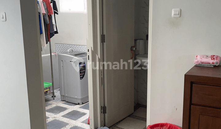 Rumah Butuh Minim Renovasi Unfurnished SHM Sutorejo, Surabaya