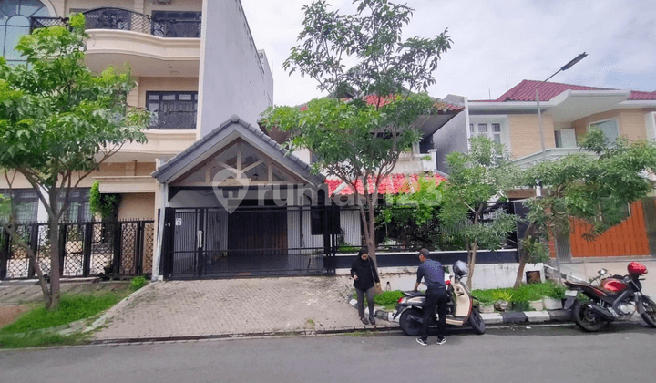 House Requires Minimal Renovation Unfurnished Sutorejo, Surabaya SHM