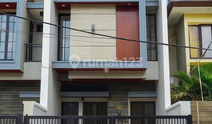 Strategic Manyar Jaya House, NEW, MINIMALIST Strategic Manyar Jaya House, NEW, MINIMALIST