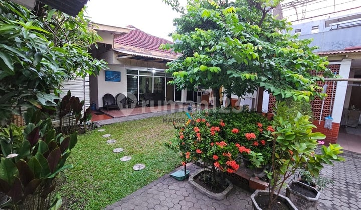 Dijual Rumah Hitung Tanah Daerah Manyar Area Komersial