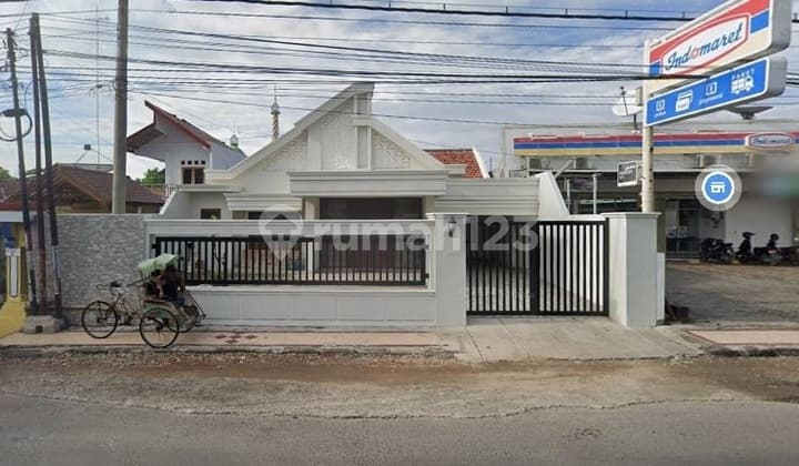Dijual Rumah di Nol Jalan Raya Tuban Terawat Siap Huni