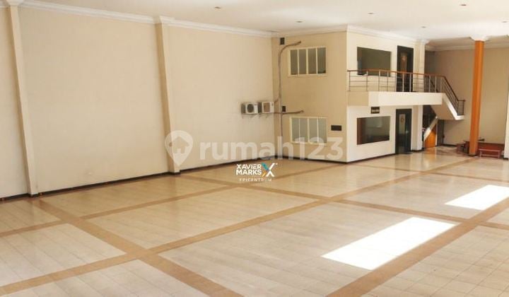Disewakan Gedung ex Showroom di Tengah Kota Gubeng Disewakan Gedung ex Showroom di Tengah Kota Gubeng