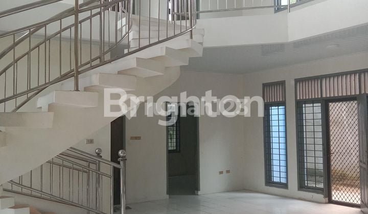 Rumah besar 2 lantai depan Big Mall