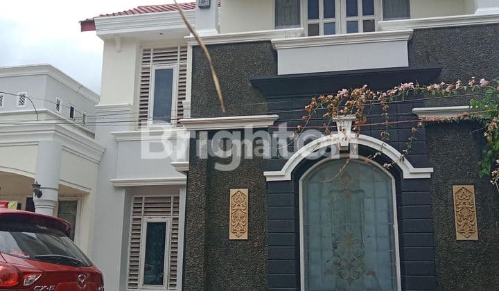 Rumah 2 lantai semi Eropa