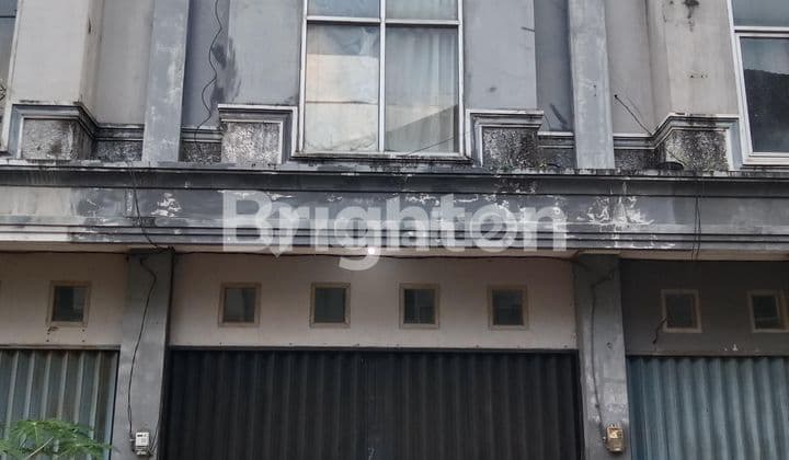 Ruko Sewa Dekat Kampus Halaman Parkir Luas