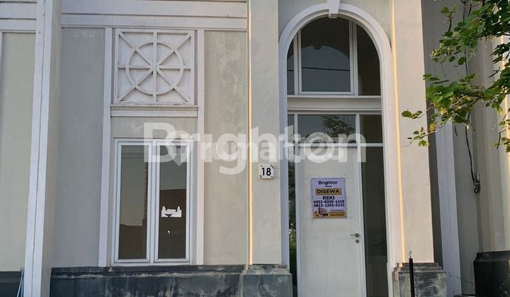 Minimalist House with a Classic Concept Minimalist House with a Classic Concept