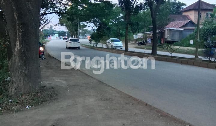 Tanah Pinggir Jalan Raya Depan Gerbang Stadion