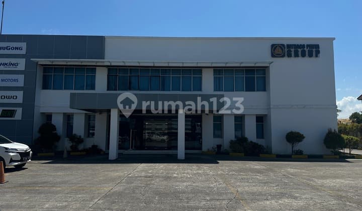 Gedung Office Pinggir Jalan Raya Dikota Balikpapan