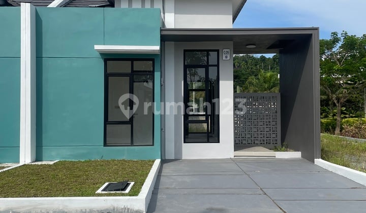 Rumah Hook Cantik Dekat Rumah Sakit Universitas dan Stadion