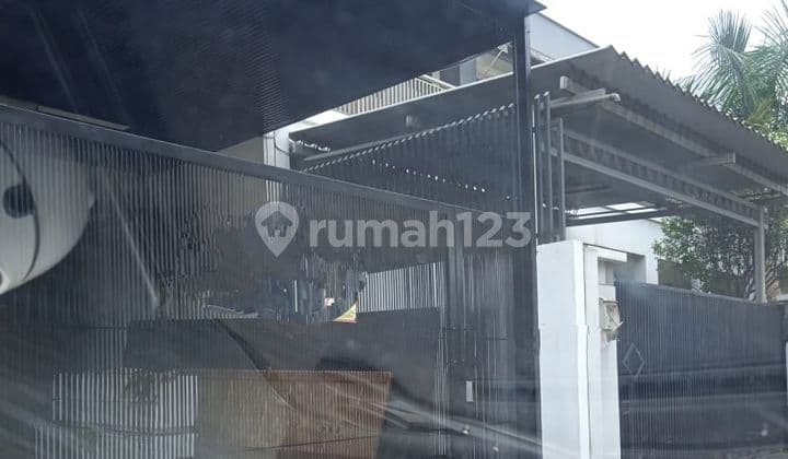 Rumah 2 Lantai, SHM, Bagus, Semi Furnished