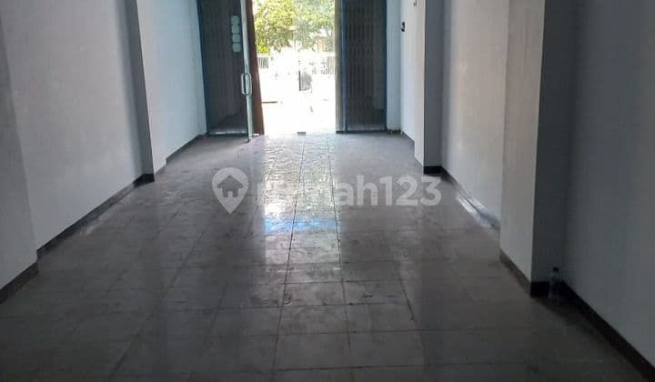 Ruko 4 lantai disewakan, daerah Kebon Jeruk(Jak Bar).