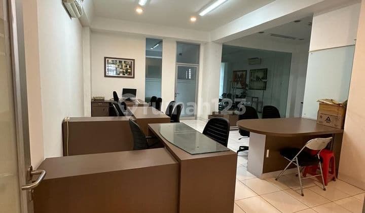 2 Unit Ruko Gandeng 5 Lantai Disewakan