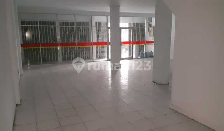 Disewakan Ruko Gandeng 2, 3 LT Daerah Kebayoran Lama, Jak Sel.