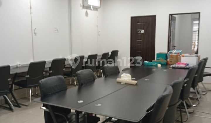 Ruko 3 LT Disewakan, Lokasi Strategis Daerah Kebon Jeruk